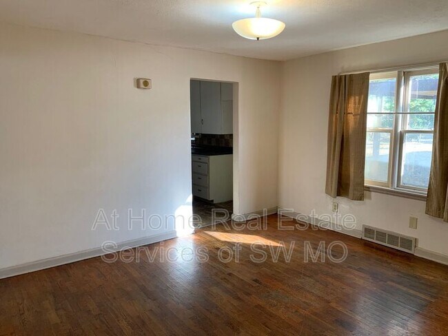 Foto del edificio - 1227 E Belmont St
