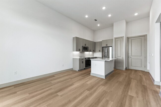 Building Photo - 170 Malone St