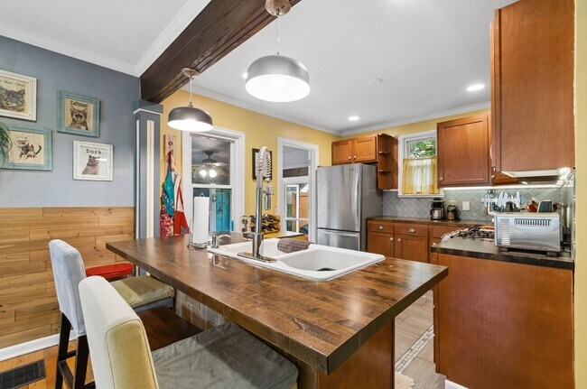Building Photo - 2996 Woodbine Pl