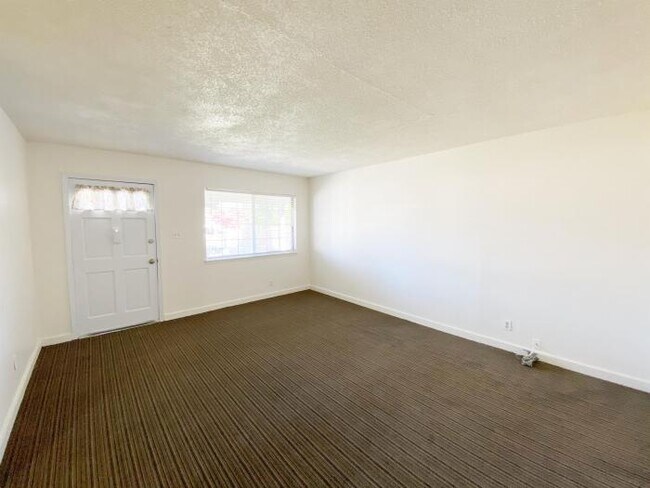 Building Photo - 3 bedroom in San Jose CA 95111
