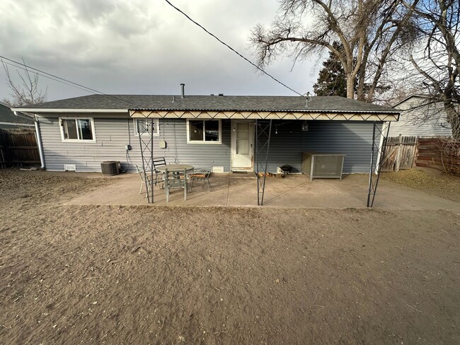 Foto del edificio - 3 BED, 1 BATH HOME CLOSE TO FORT CARSON, P...