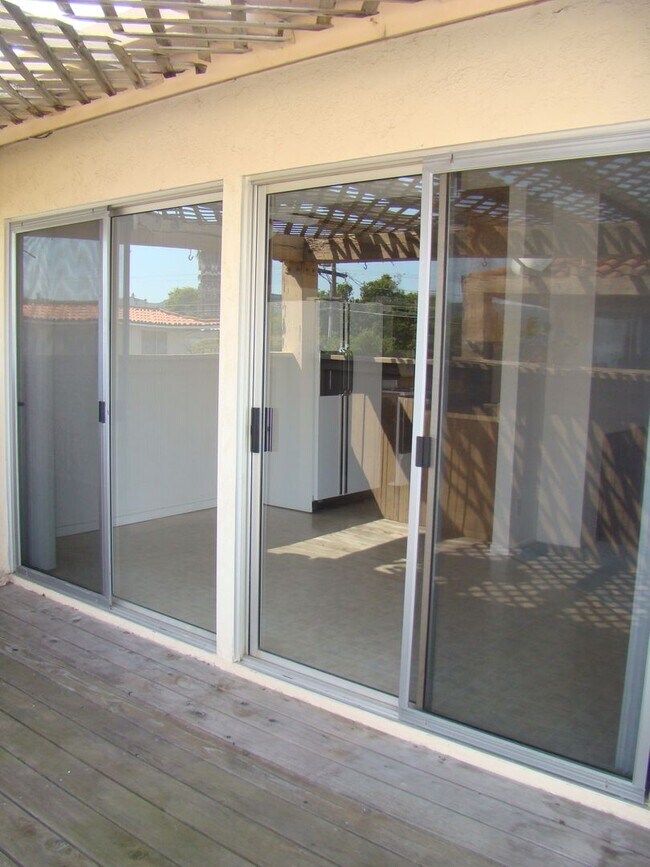 Building Photo - 2b/2ba all upstairs Burton Mesa Condo