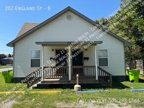 Building Photo - 202 England St