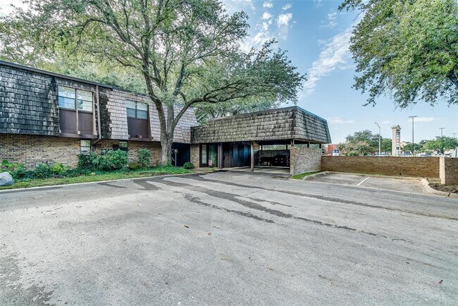 Foto del edificio - 3025 Hulen Ct
