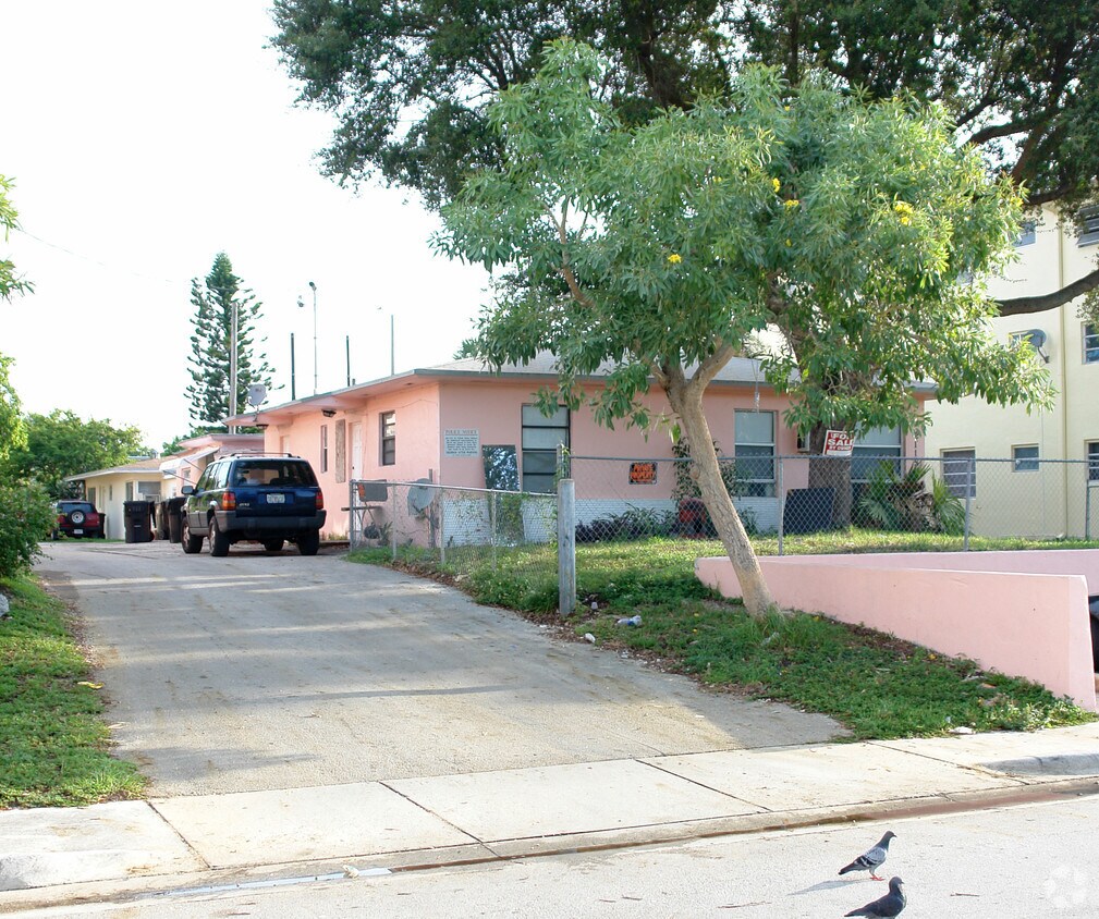 Primary Photo - 2115 NE 169th St