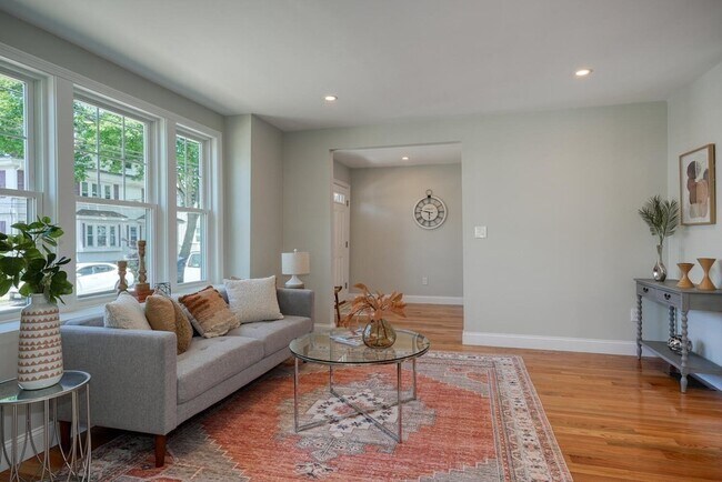 Building Photo - 108 Varnum St