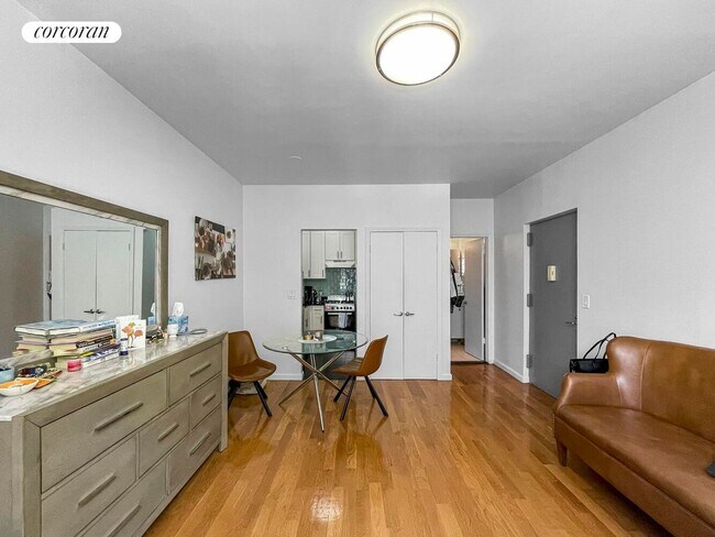 Foto del edificio - 67 E 3rd St