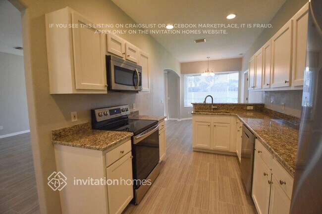 Building Photo - 2529 Pan American Blvd