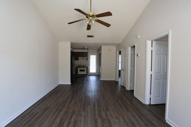 Foto del edificio - 2 bedroom for Immediate Move In!