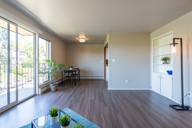 Interior Photo - Hamlin Place