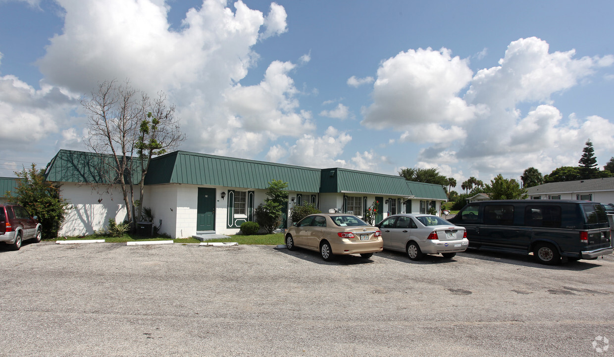 Primary Photo - 401 Domaris Ave