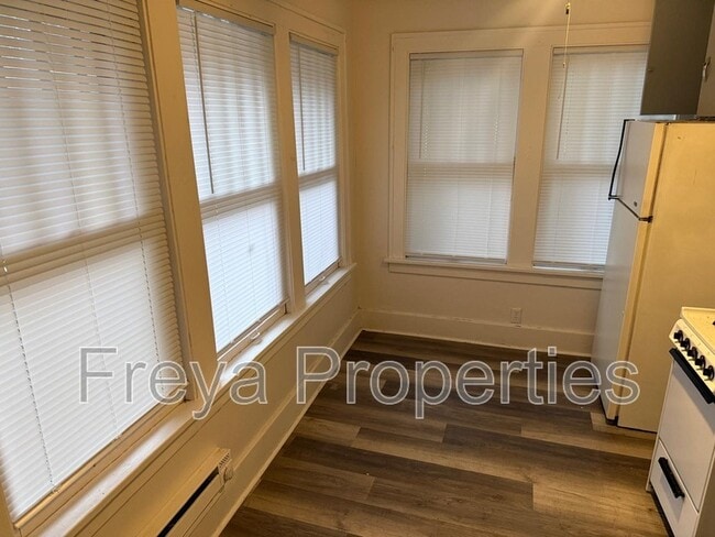 Building Photo - 1206 39th St