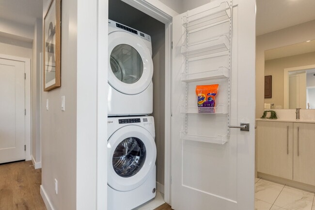 Building Photo - Atlas Apartments