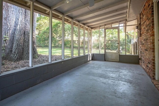Building Photo - Discover Your Dream Home in Tallahassee’s ...