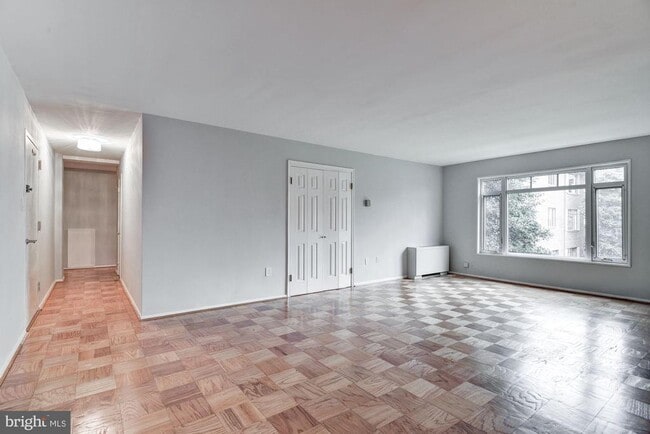 Foto del edificio - 5301 Westbard Cir