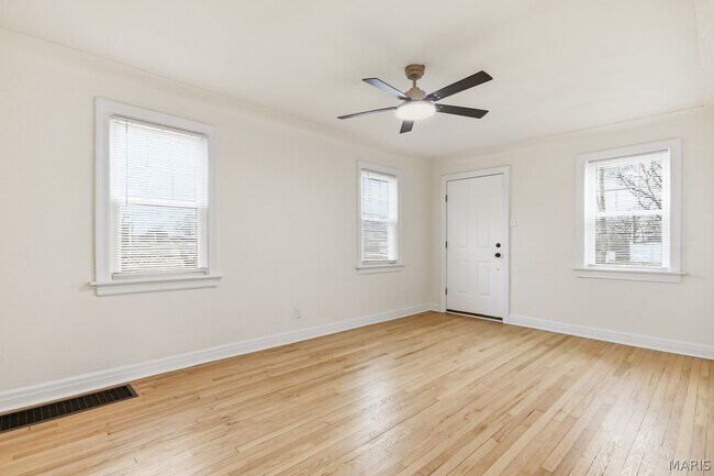 Foto del edificio - 5826 Telegraph Rd