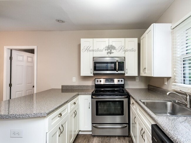 Foto del edificio - Updated 3 Bedroom / 2 Bath Home on Lamont