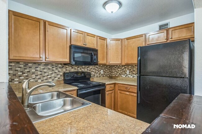 Foto del edificio - Charming 2BR Townhome in Phoenix