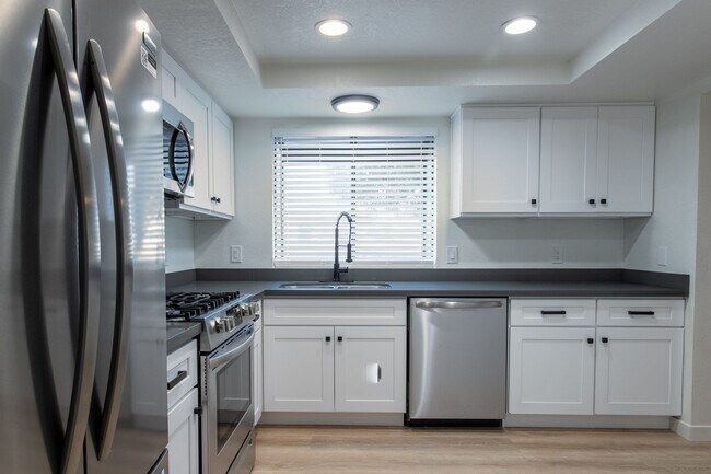 Foto del edificio - 28525 Avenida La Paz