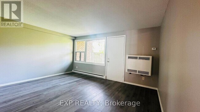 Photo du bâtiment - 1200 Courtland Ave E