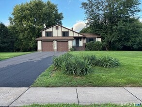 Building Photo - 33 Lochview Dr