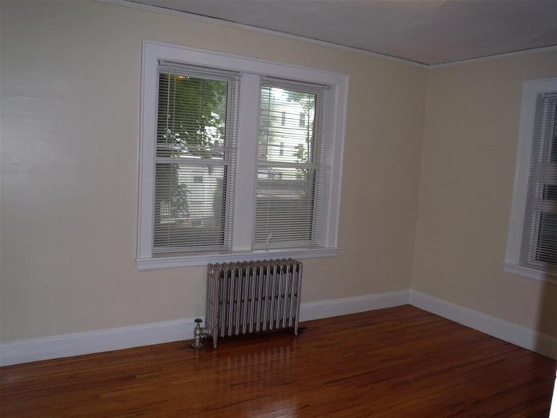Foto principal - 8 Cogswell Ave