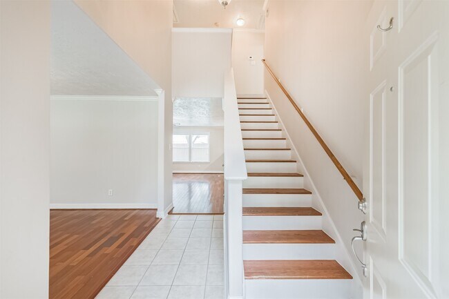 Building Photo - 15023 Roche Rock Dr