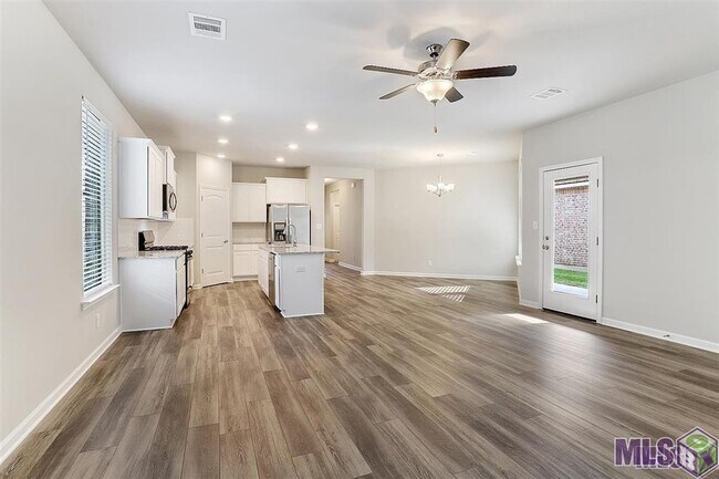 Building Photo - 1126 Foxtail Dr