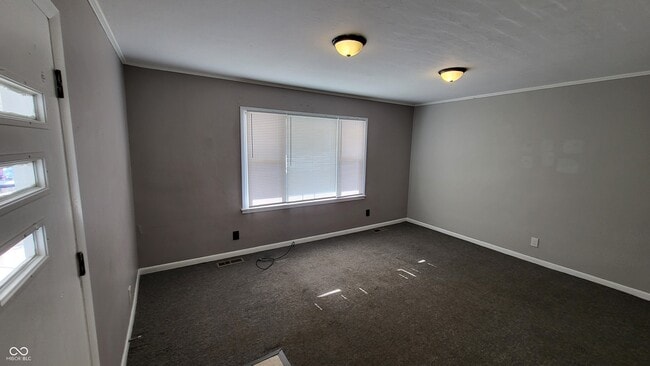 Building Photo - 330 W 6th St