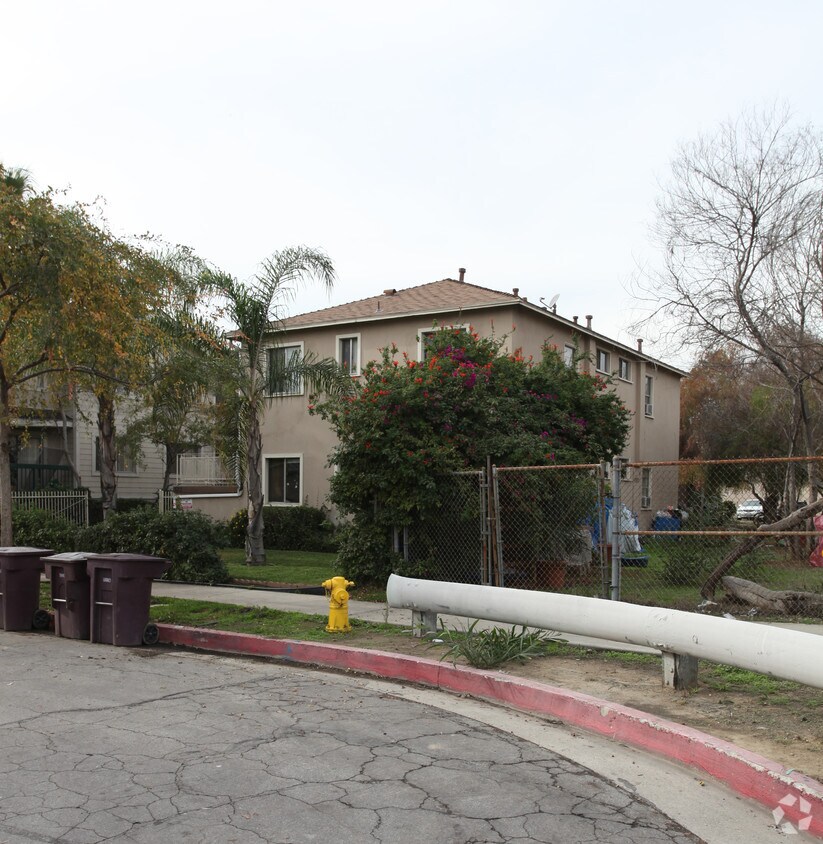 Building Photo - 523 Justin Ave