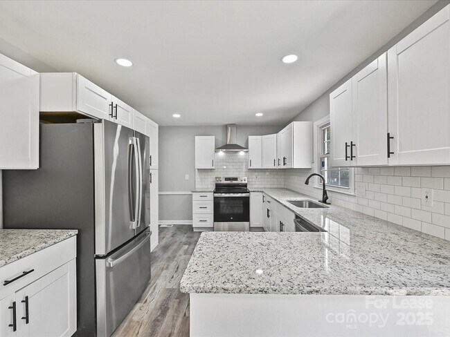 Foto del edificio - 2544 Cedarwild Rd
