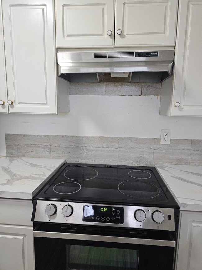 Building Photo - 8025 D'Herbomez Dr