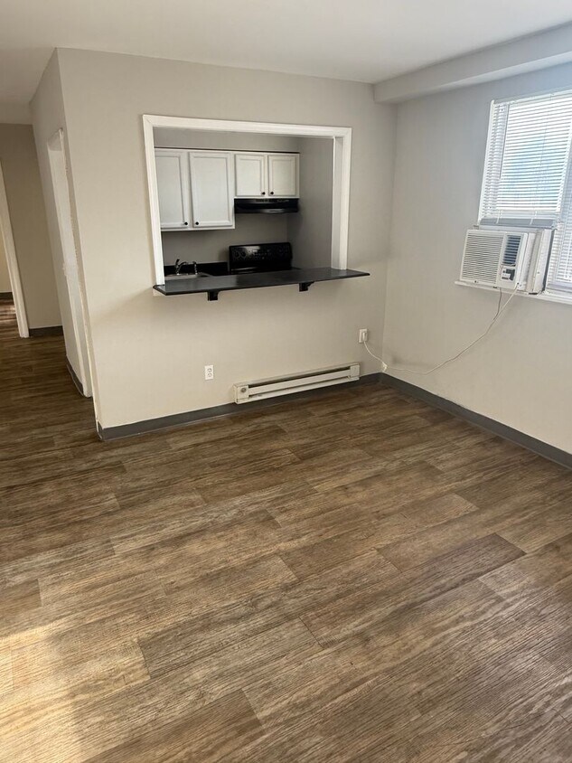 Mayflower Apartments - Mayflower Apartments