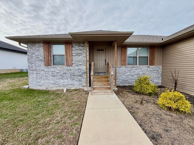 Building Photo - 633 S Southgate Dr