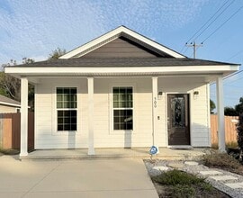 Building Photo - 500 N D St