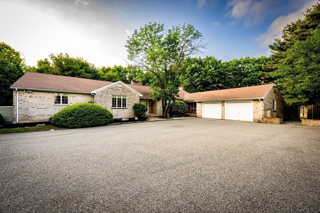 15 Hunters Wy, Needham, MA 02494 House Rental in Needham, MA