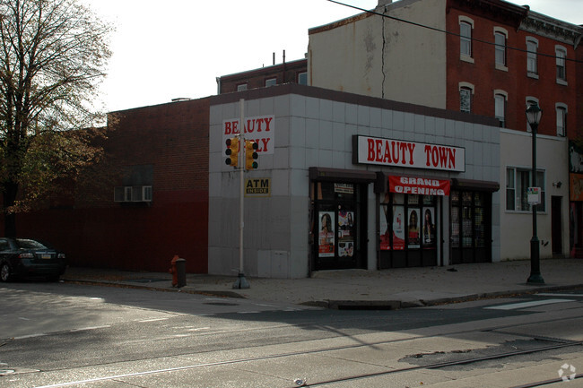 Building Photo - 1511 Fairmount Ave