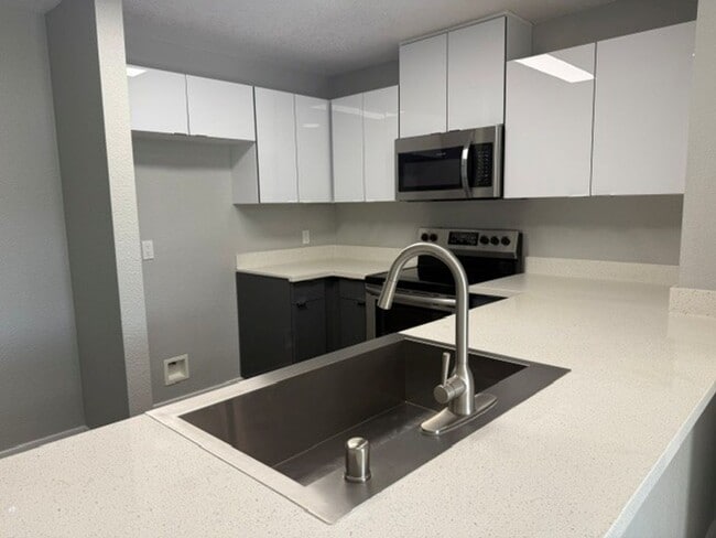 Interior Photo - River House Apartments
