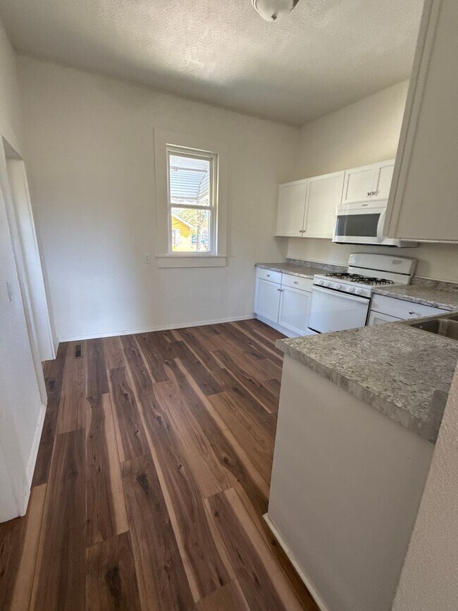 Foto del edificio - 3 bedroom/2 bath house