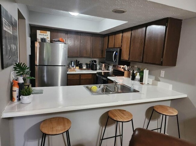 Foto del edificio - 562 Woodland Ave