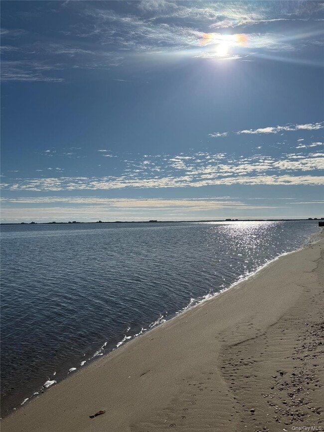 Foto del edificio - 25 Shinnecock Rd