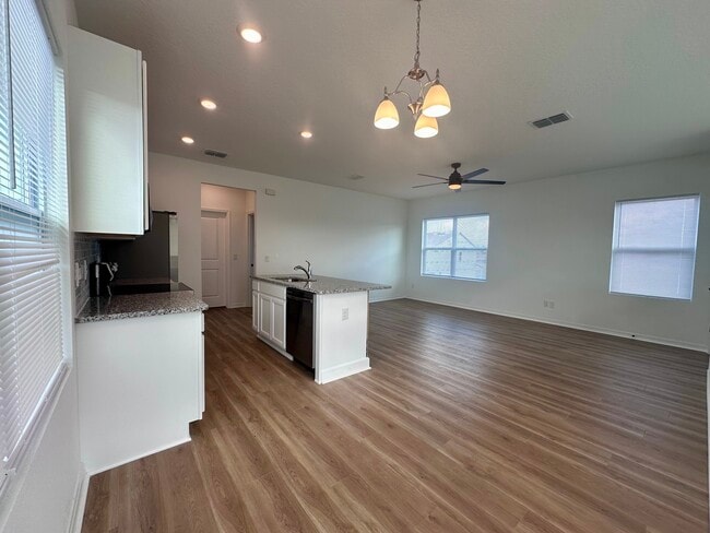 Building Photo - 3025 Prospect Trl