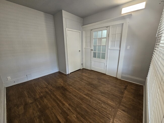 Building Photo - 1-4587 Cole Crescent