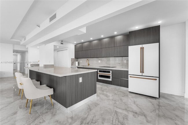 Foto del edificio - 19355 Turnberry Way