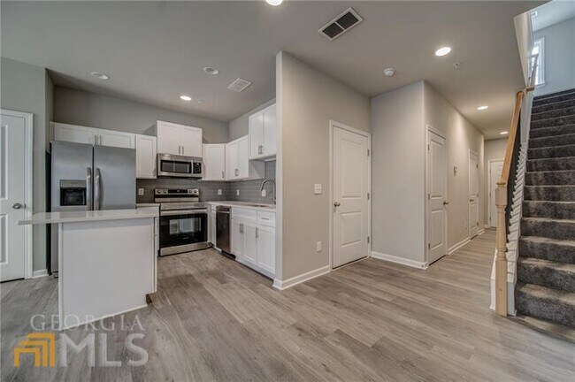 Building Photo - 8321 Triple Crown Dr