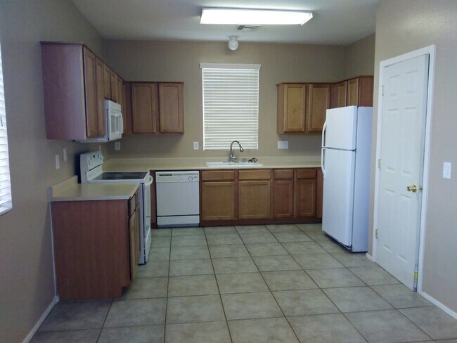 Building Photo - Private Corner lot in Desirable Riverbend Neighborhood