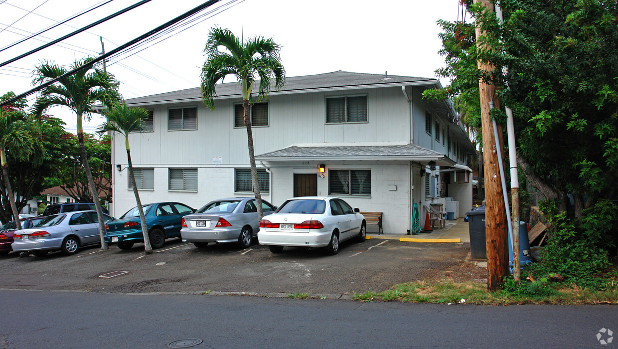 Building Photo - University Manor