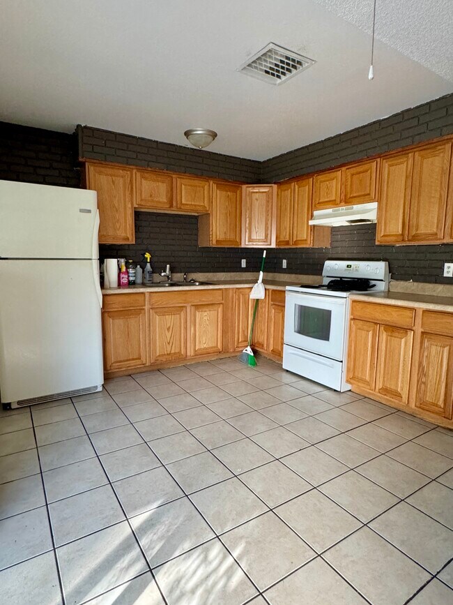 Foto del edificio - 2051 Almond St
