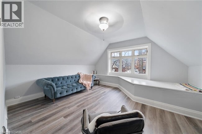 Photo du bâtiment - 120 Robinson St