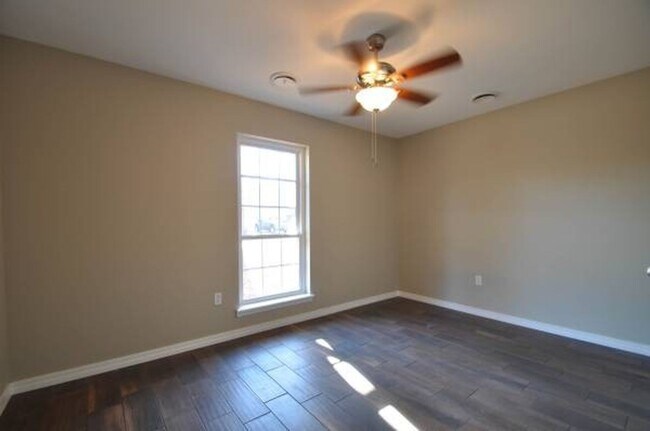 Foto del edificio - Great 4 Bedroom home in Convenient Location